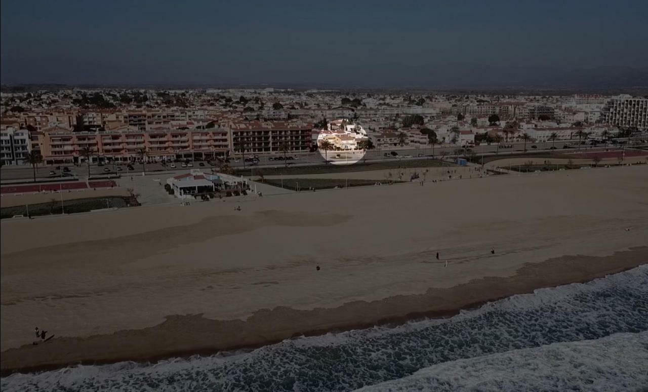 Amb Jardi A La Platja D'empuriabrava