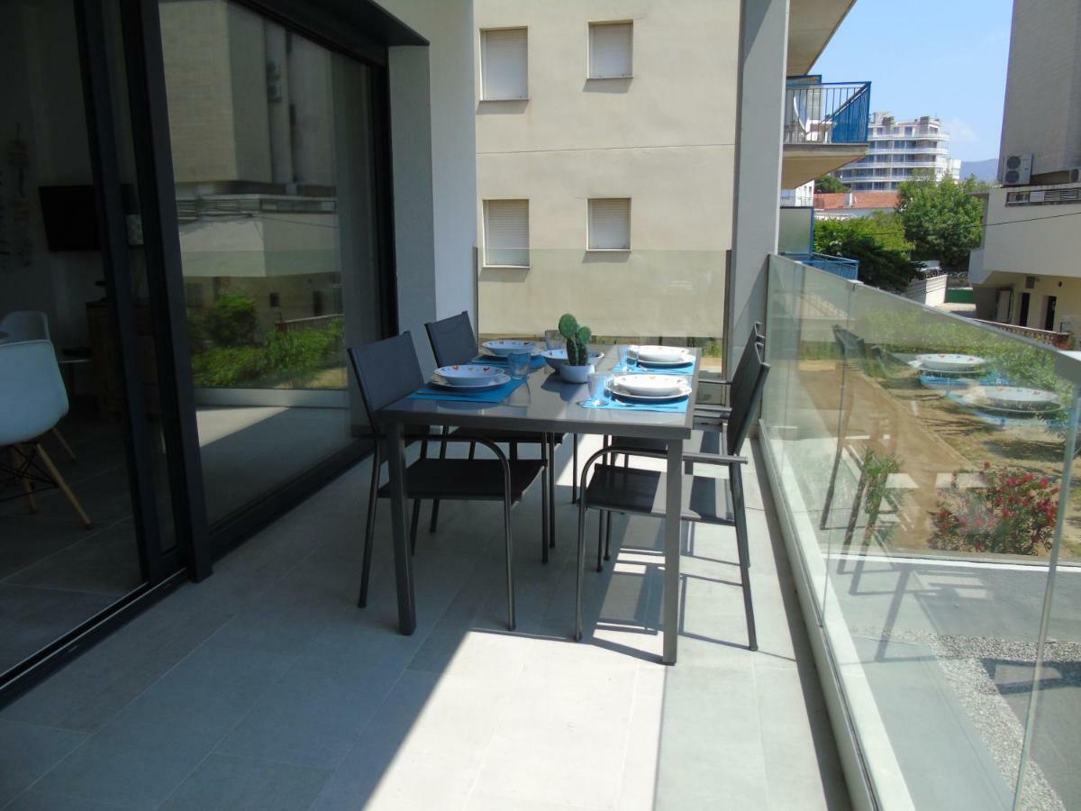 Proche Avec Piscine