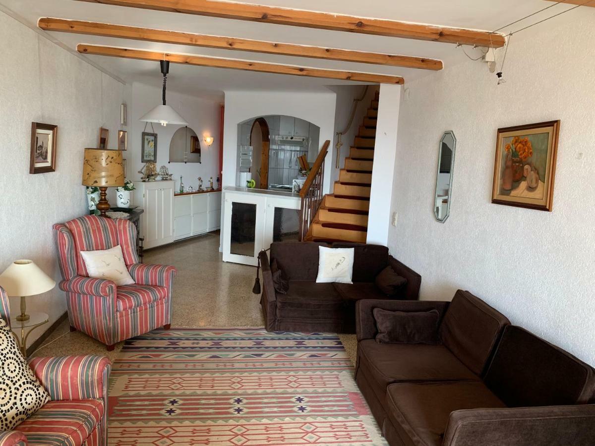 Awaydays - 317 - Duplex Style 1st Sea Line Empuriabrava