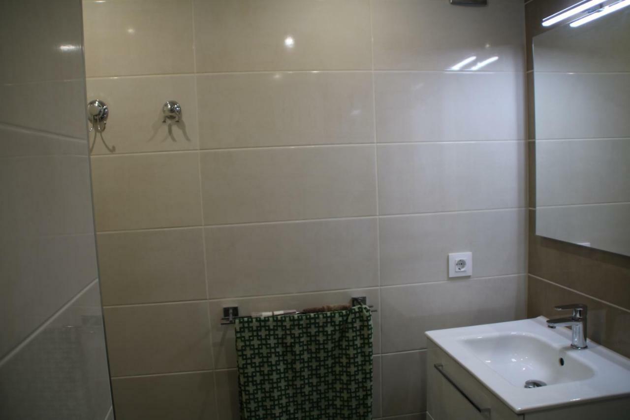 Apartment Centre *