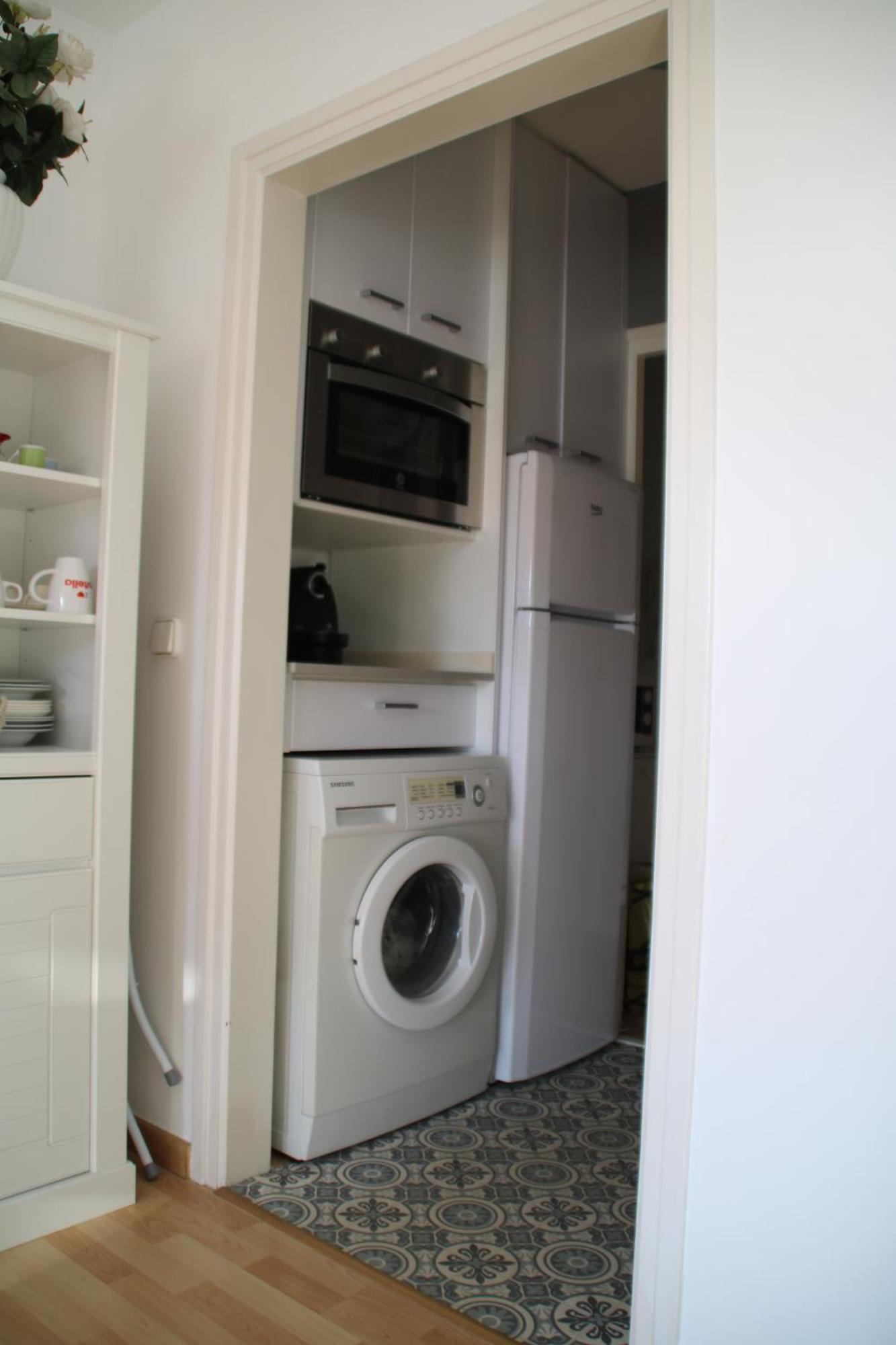 Apartment Centre *