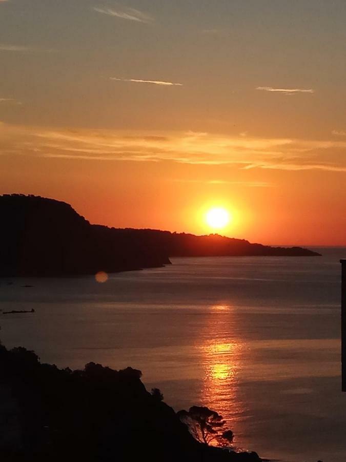 Cala Salions, Chalana I Girona
