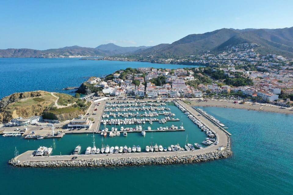 Port De , La Miranda