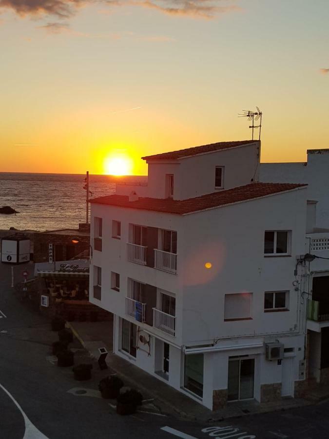 Port De , La Miranda