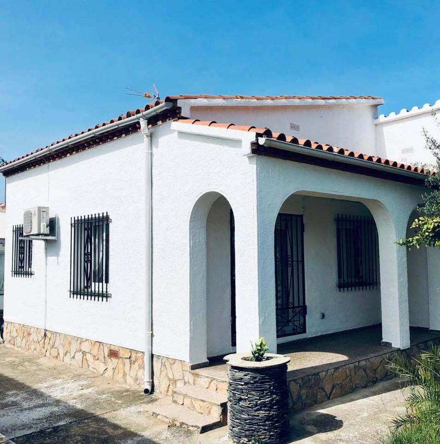 Magnifica Casa Con Jardin Y Barbacoa En * Roses