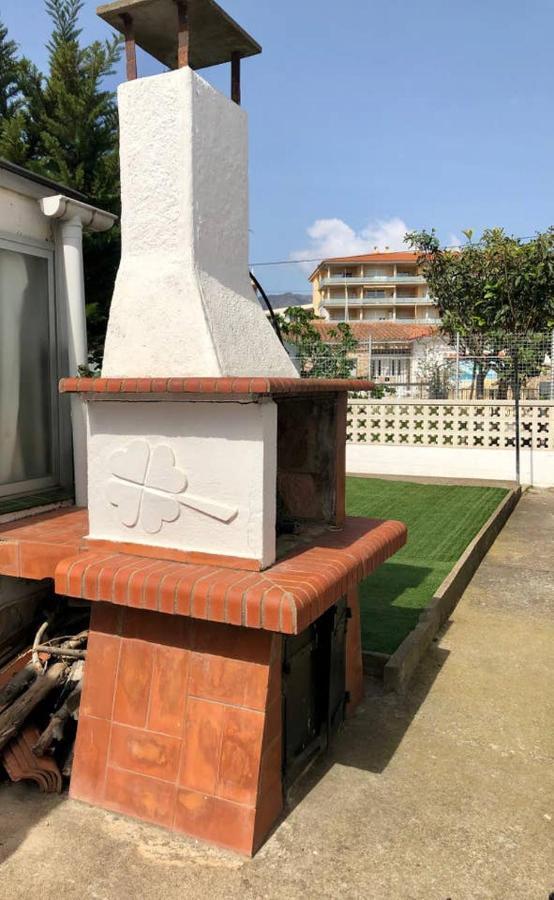 Holiday home Magnifica Casa Con Jardin Y Barbacoa En *