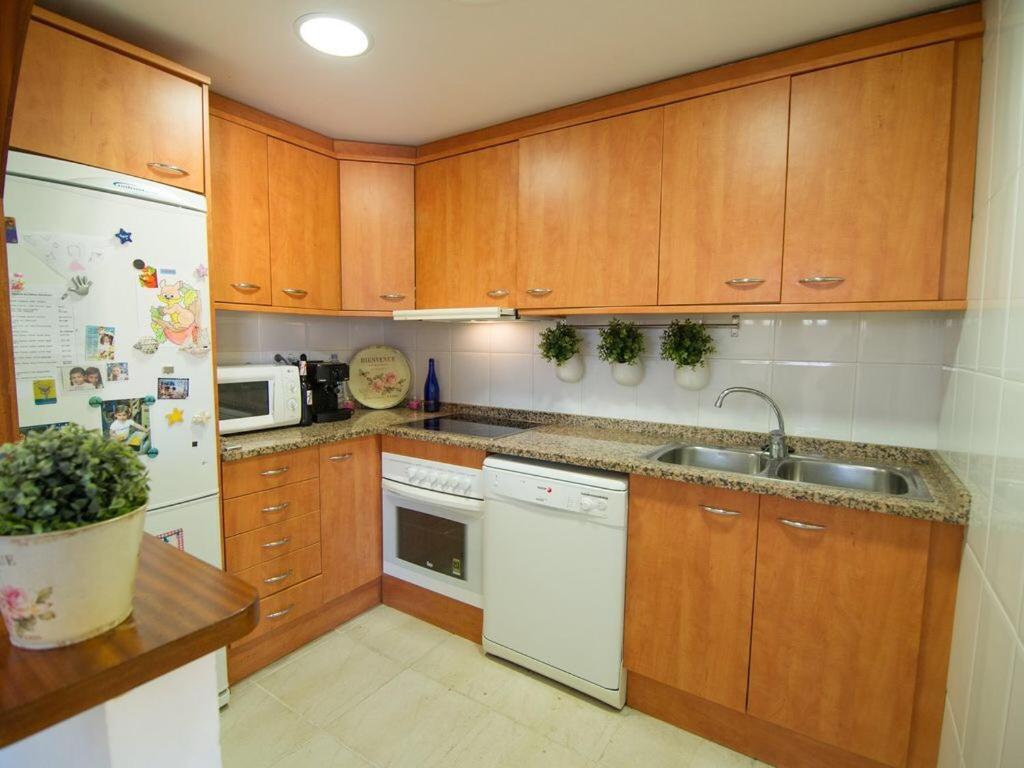 Holiday home Casa En L Escala Con Piscina Y Wifi Free