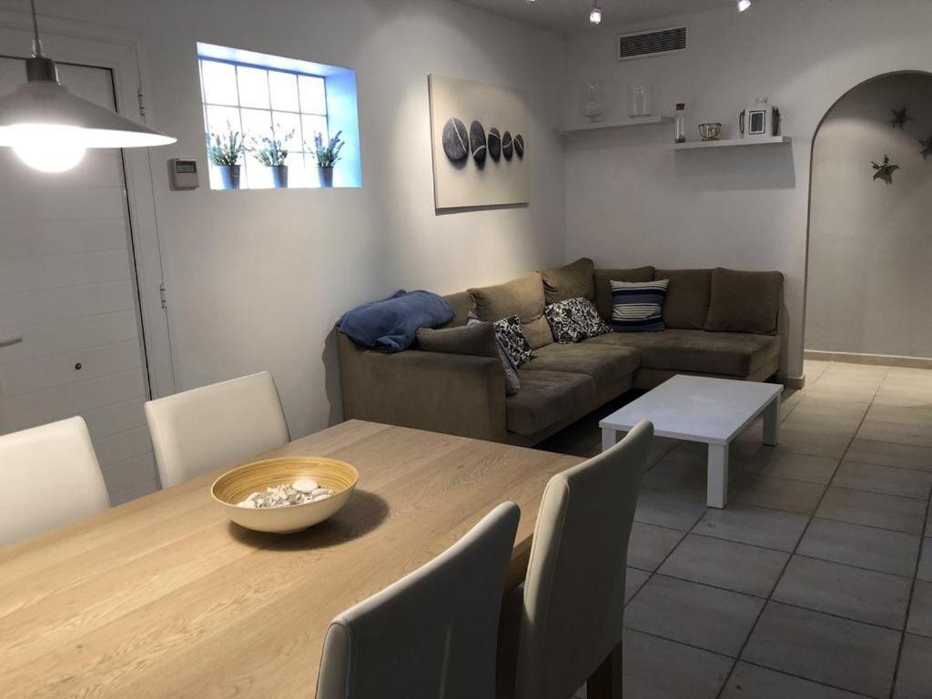 Casa En L Escala Con Piscina Y Wifi Free Сasa de vacaciones L' Escala