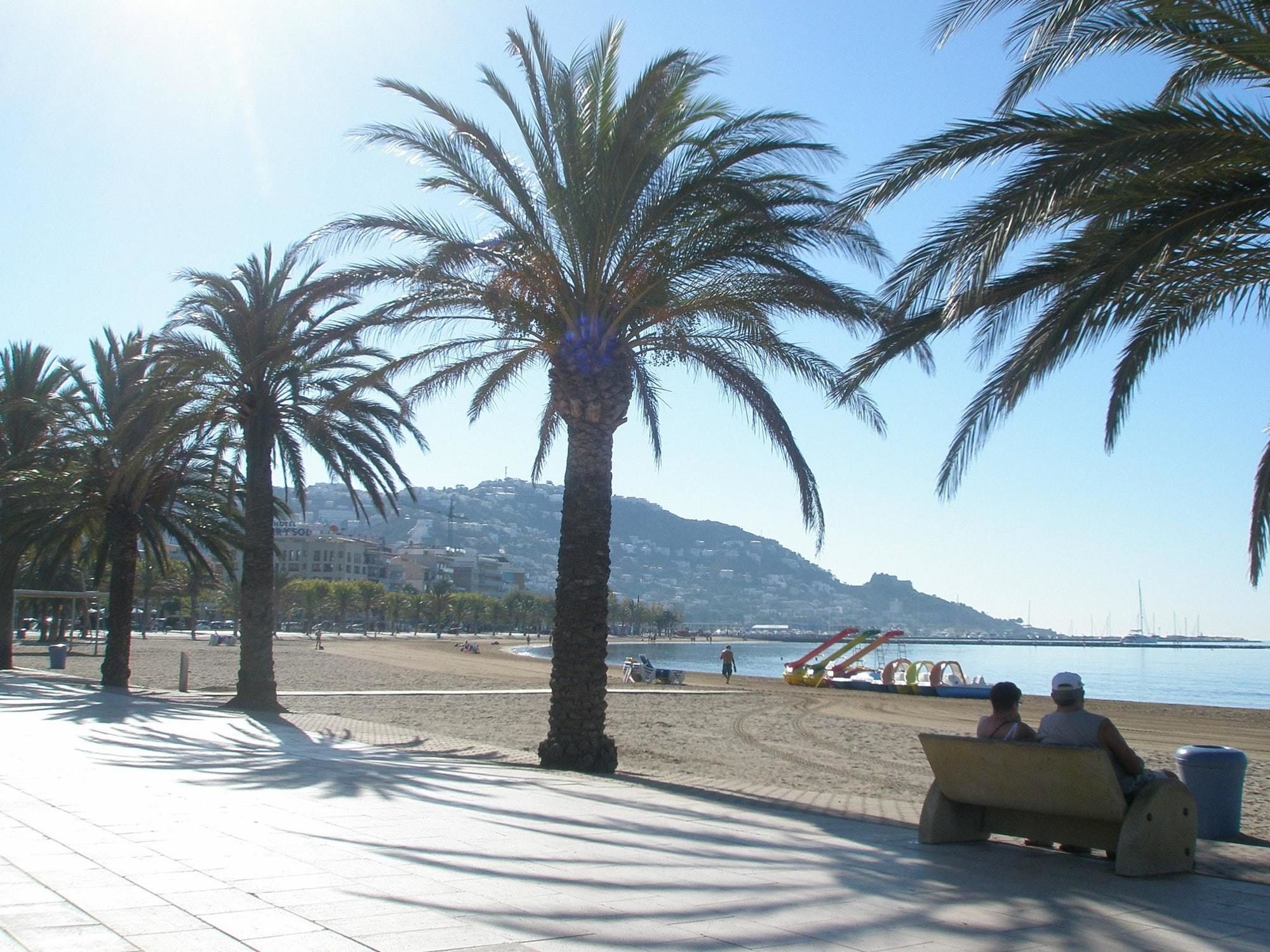 Apartamento With 3 Bedrooms In Roses, With Wonderful Mountain View And T *