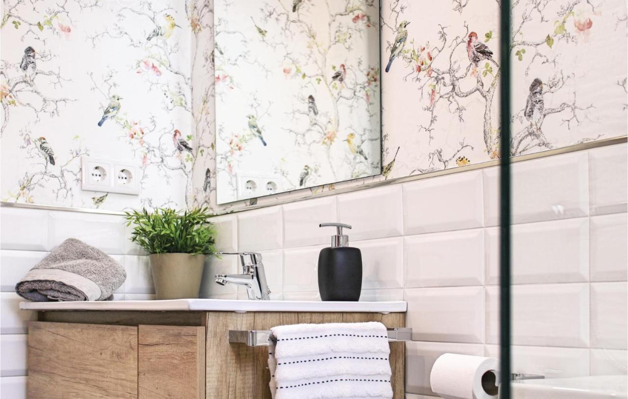 Amazing In With Kitchen *