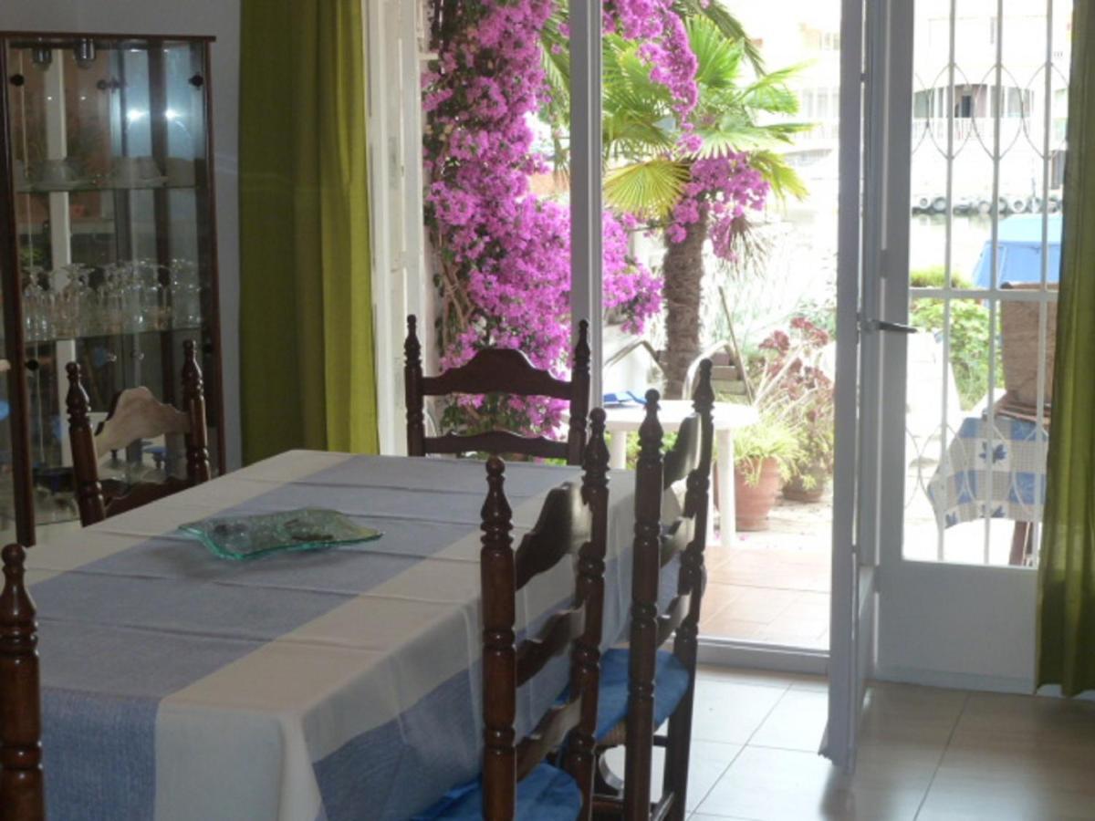 Apartamento En Planta Baja Directo Al Canal Ref 81 Ampuriabrava