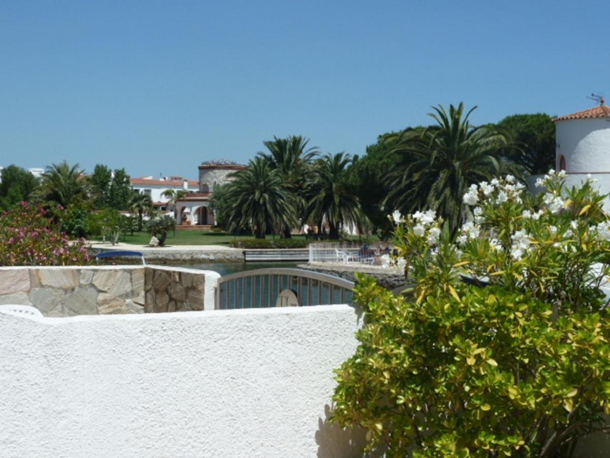 Casa Con Amarre Privado Ref 214 * Ampuriabrava
