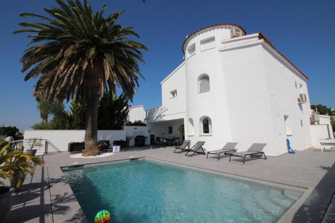 Casa De Lujo Con Piscina Y Amarre Privados Ref 350