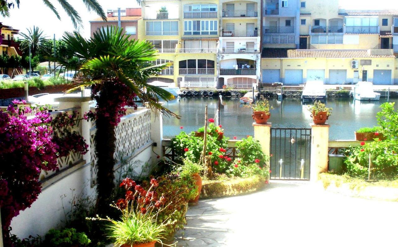 Apartamento En Planta Baja Directo Al Canal Ref 81 Apartamento *