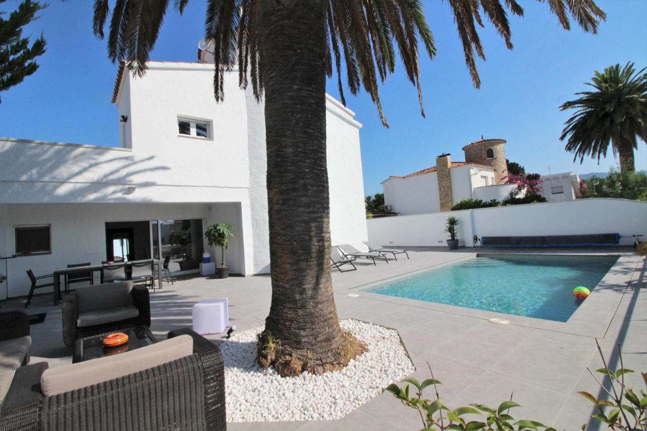 Casa De Lujo Con Piscina Y Amarre Privados Ref 350 Holiday home Empuriabrava
