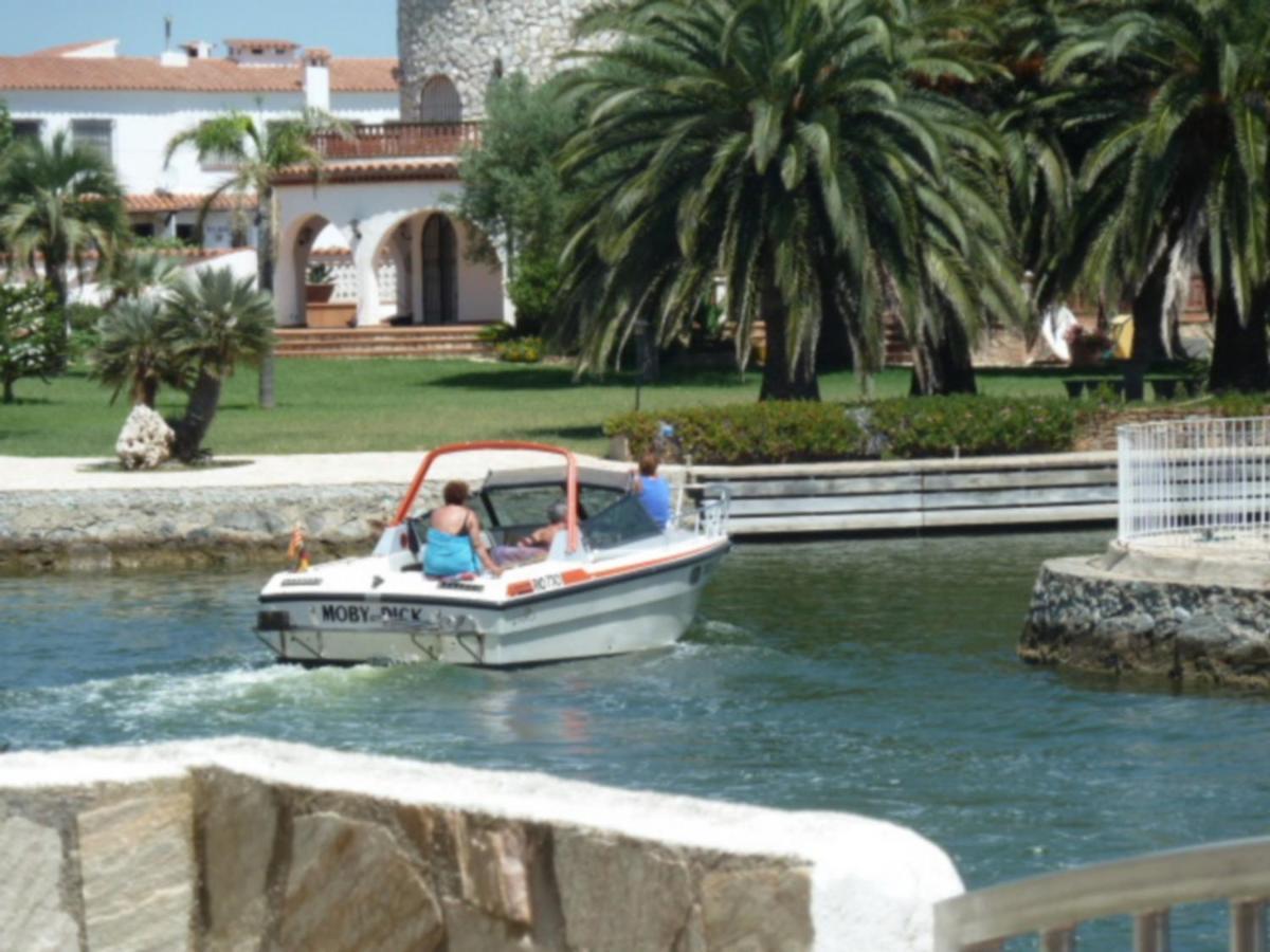 Сasa de vacaciones Casa Con Amarre Privado Ref 214 Ampuriabrava