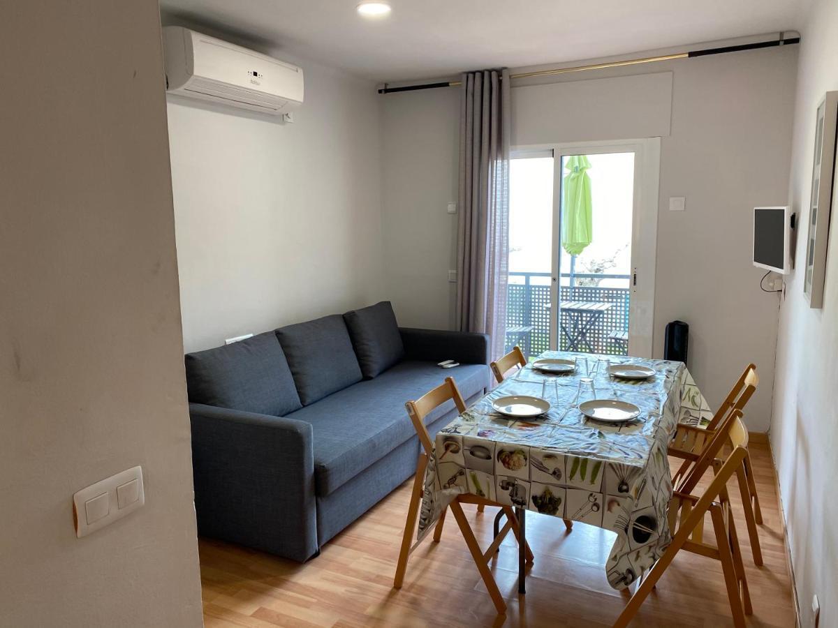 Estudis Laura Apartment *