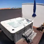 Nueva suite jacuzzi relax beach&mountain