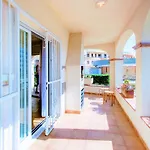 GOLF-Apartamento con jardín y parking cerca del mar en Roses