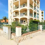 GOLF-Apartamento con jardín y parking cerca del mar en Roses