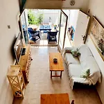 Bonita Casa Con Terraza Y Patio
