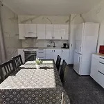 Apartamento Acogedor A 400M De La Playa En Llanca, Con Terraza Y Bano Hidromasaje - Es-89-135