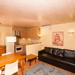 Gardens Of Roman Wall Host Onyarapartments