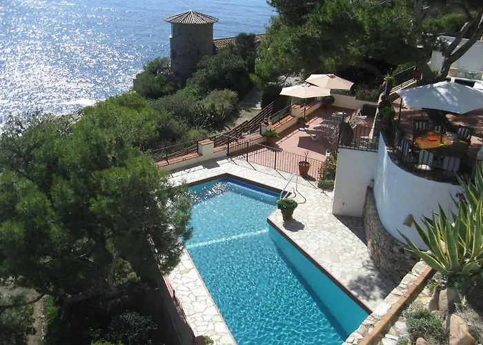 Villa Transatlantique En Premiere Ligne De Mer Dite Villa Esmeralda