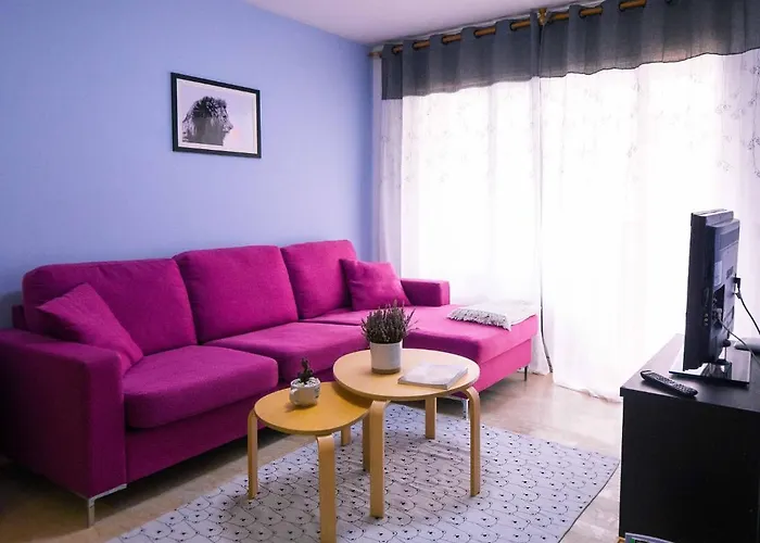 Two Bedroom Stylish Studio, 5 Minutes Walk From The Beach
