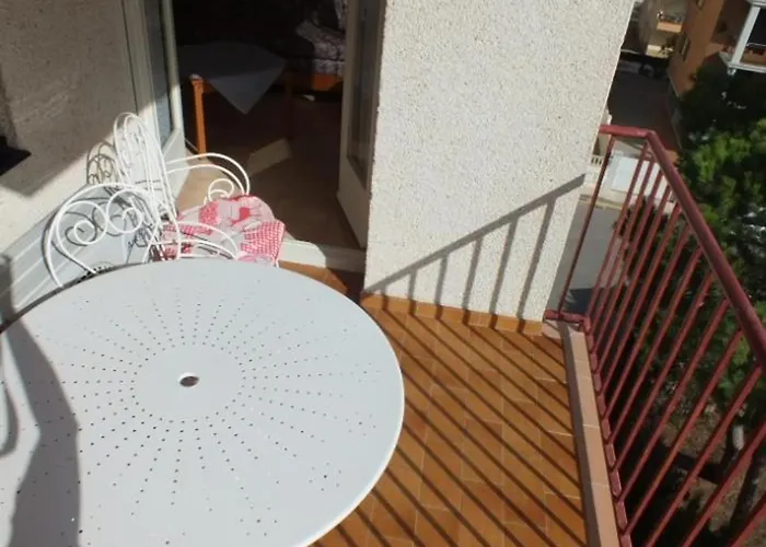 Apartamento Luminoso Con Vista Al Mar, Balcon, Aparcamiento, Aire Acondicionado Y Cocina Equipada En Roses - Es-204-10