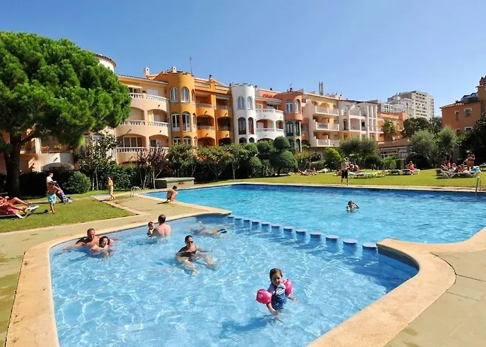 141-Empurialola- Apartamento Con Piscinas En El Centro Y Cerca Del Mar