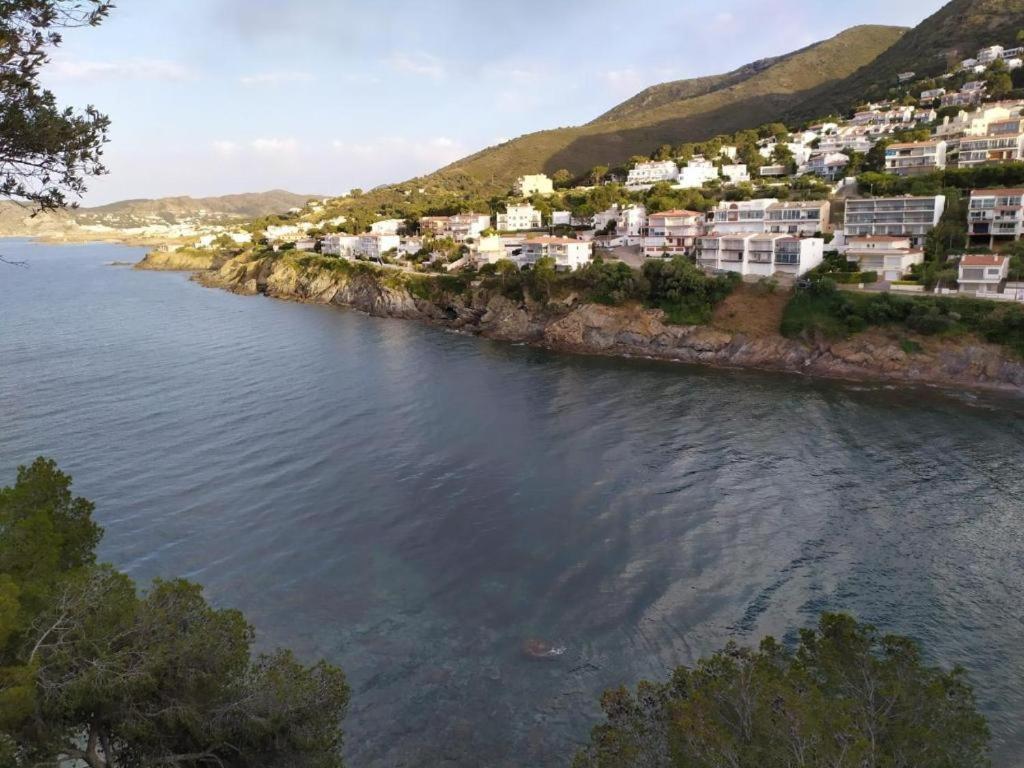 Can Pau Guesthouse Pensión Llançà