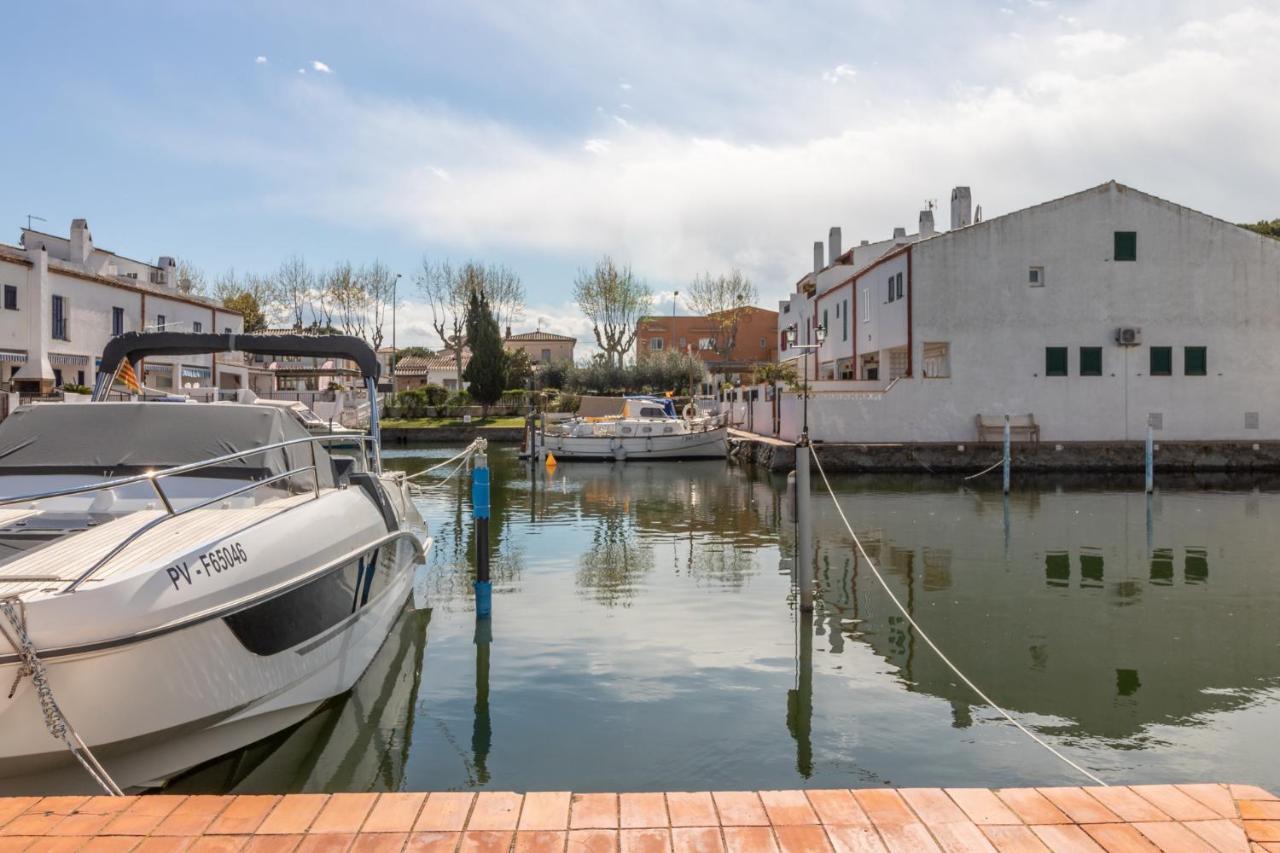 Goldhome - Currican - Casa Con Amarre, Terraza, Barbacoa, Wifi Сasa de vacaciones