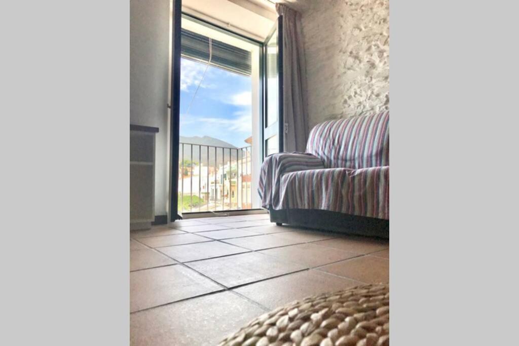 Roques - Casa En Primera Línea De Mar En
