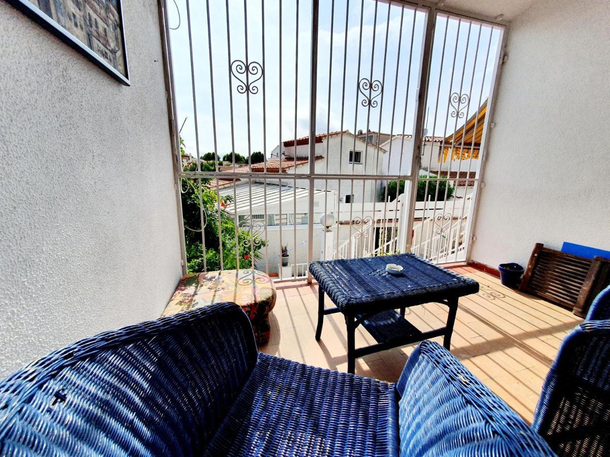 Bonita Casa Con Terraza Y Patio Empuriabrava