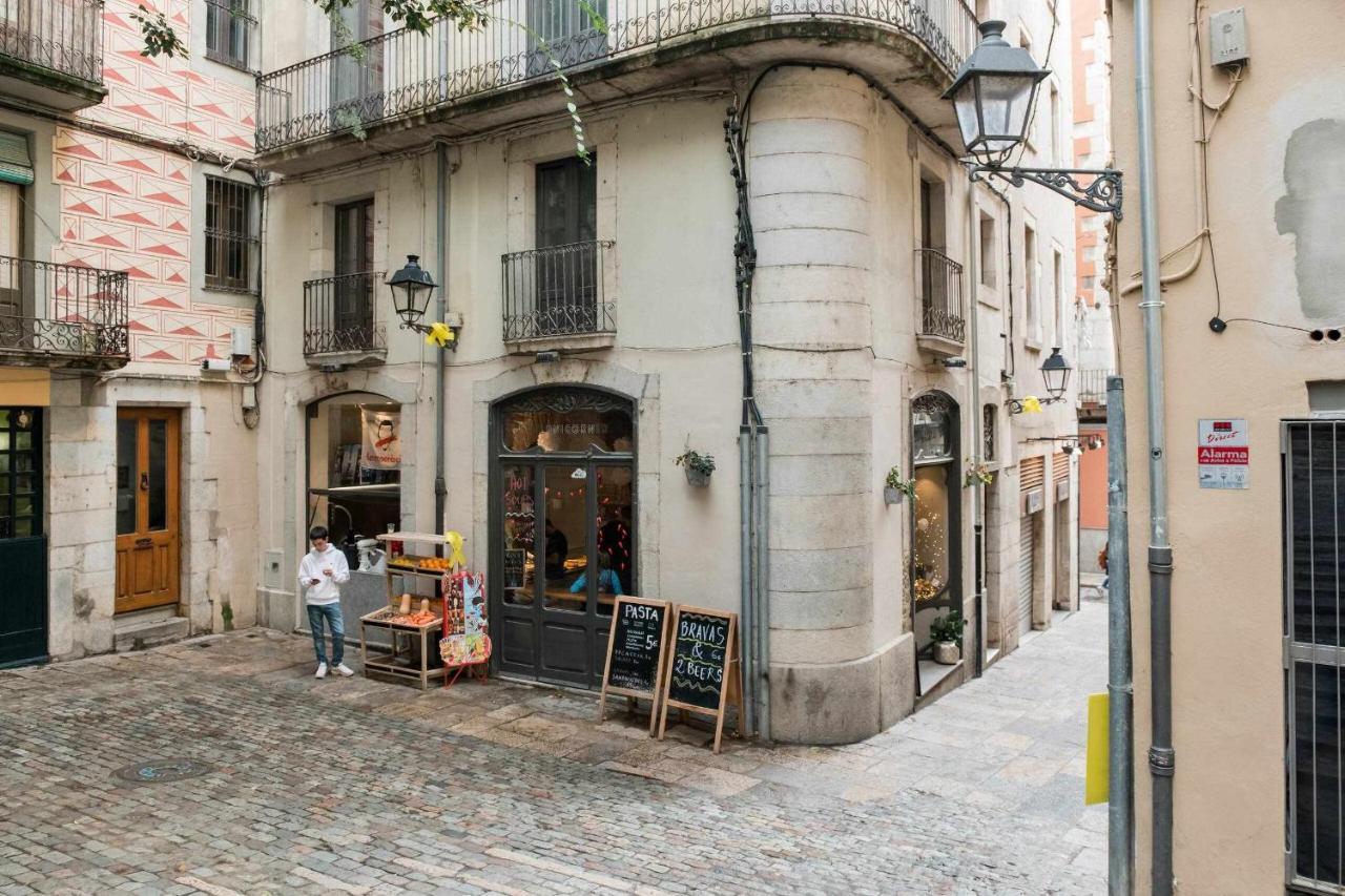 Revitalized In Historical Building Apartment