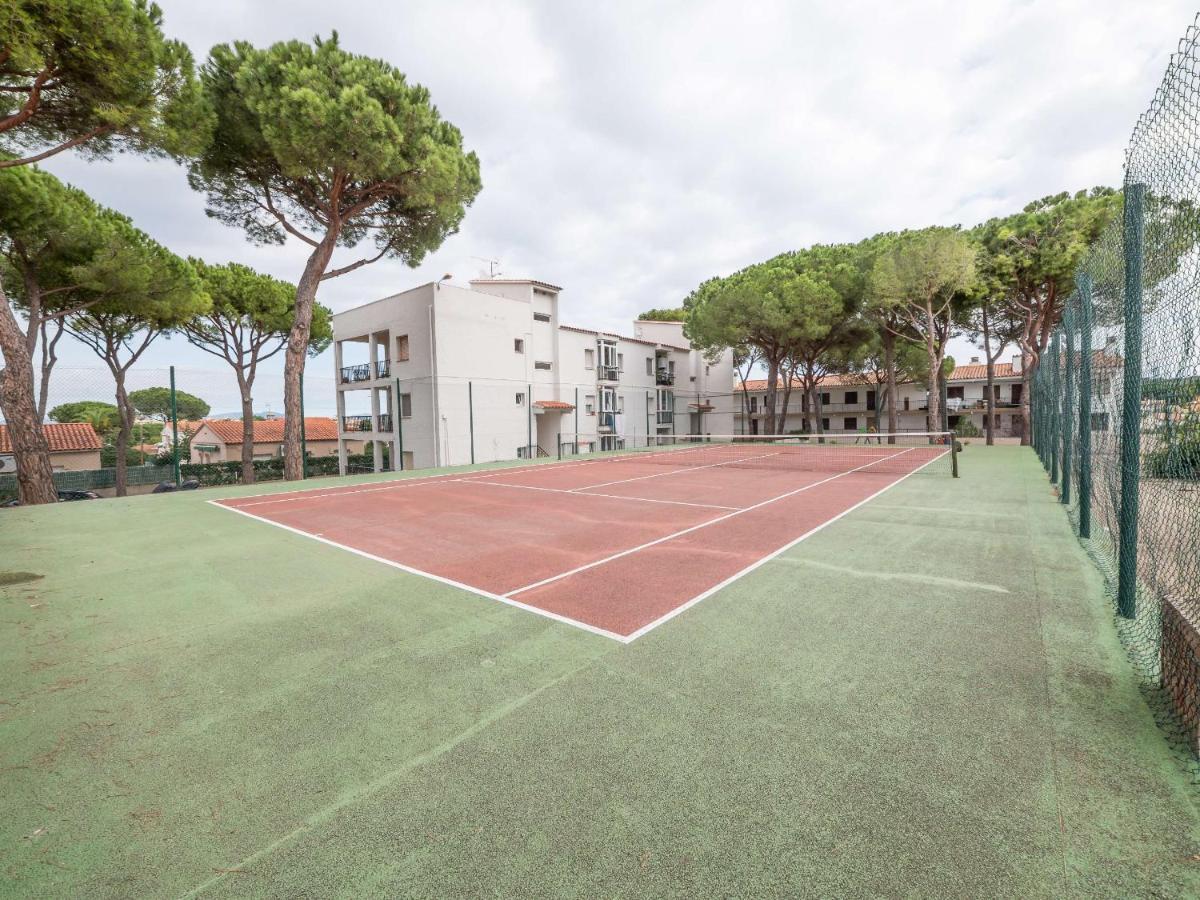 Apartment With Community Pool For 4 People *