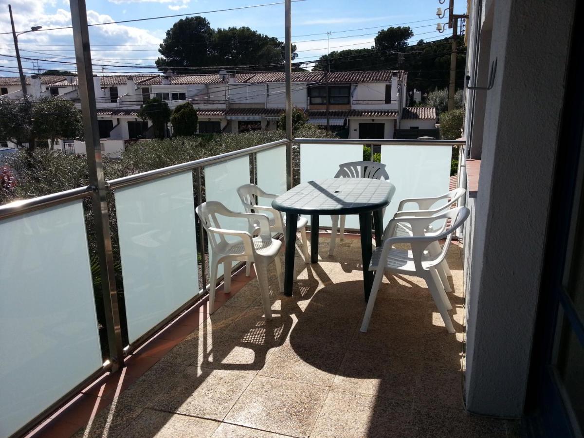 With Community Pool For 4 People *
