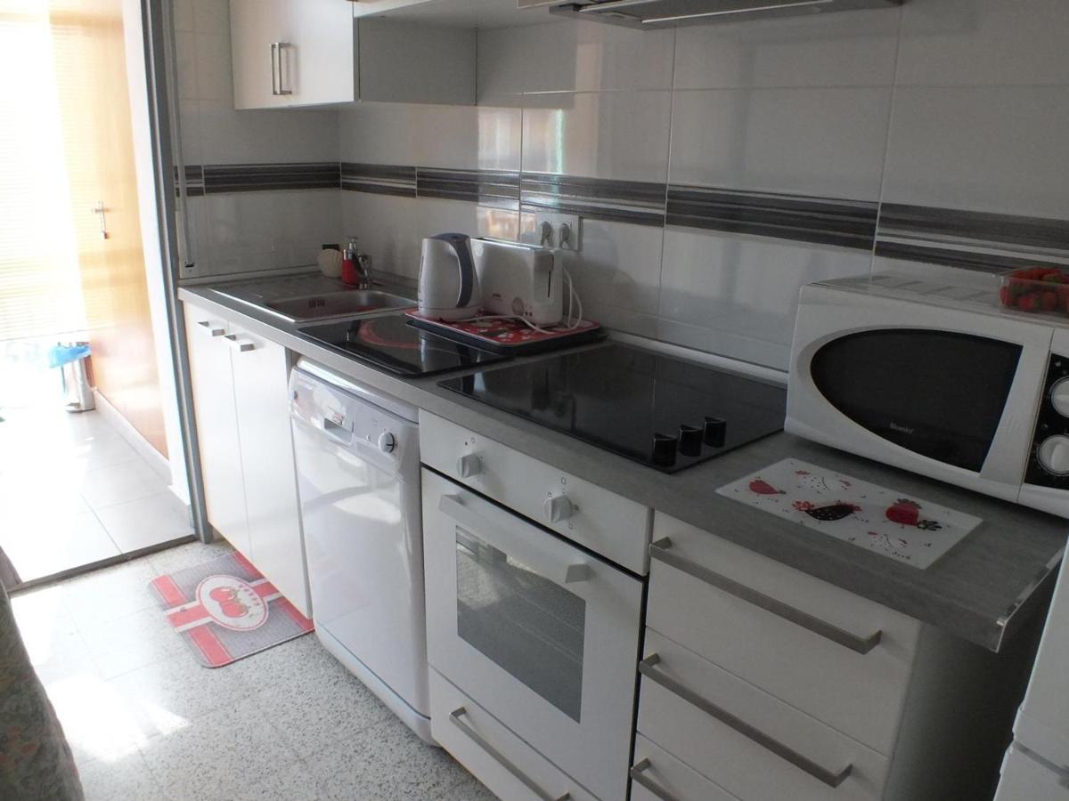 Apartamento Cerca De La Playa Con Terraza Y Parking En Roses, Costa Brava - Es-204-55 *