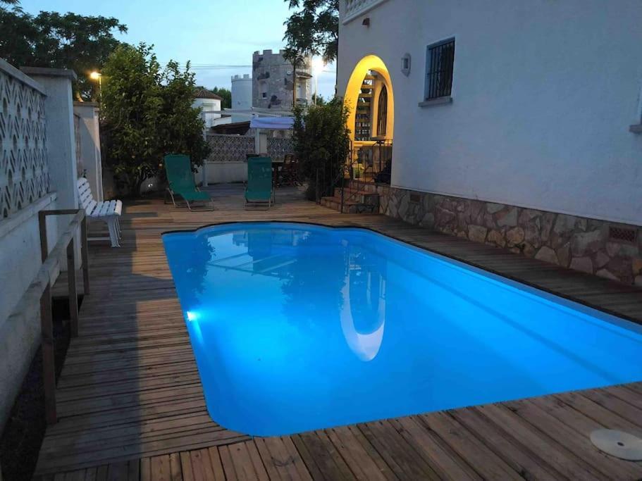 Maison De Charme Avec Piscine Сasa de vacaciones Ampuriabrava
