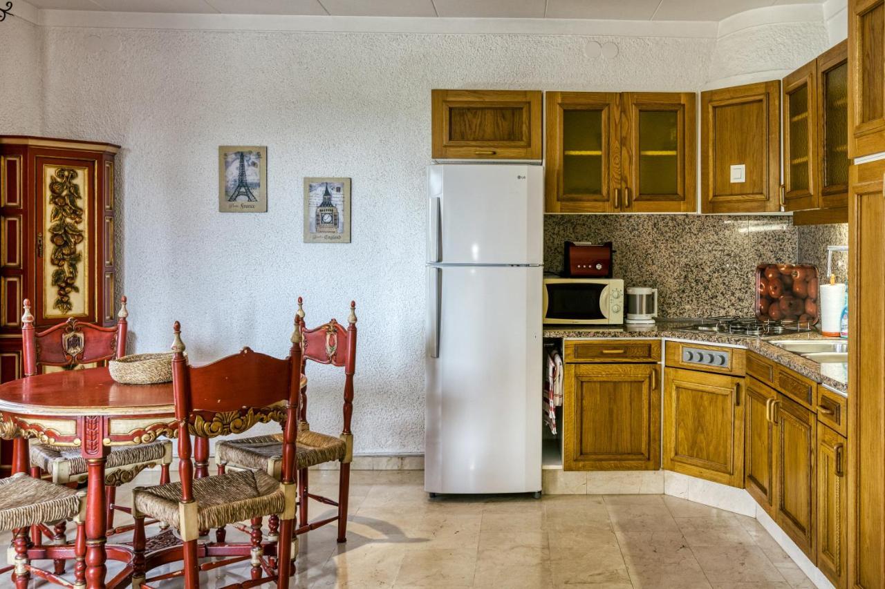 Art- Revilla Tacke E Holiday home Empuriabrava
