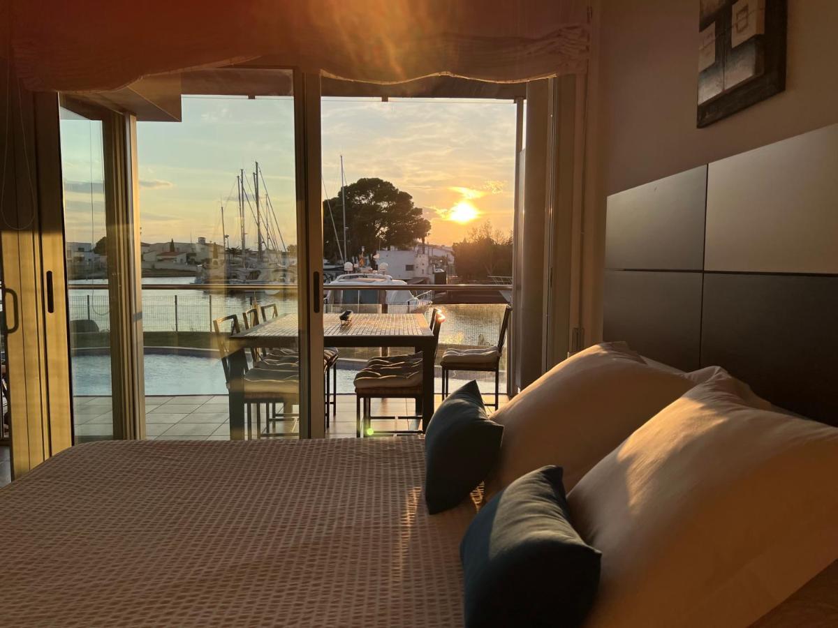 Blau Frente A Canales Y Puestas De Sol De Apartamento *