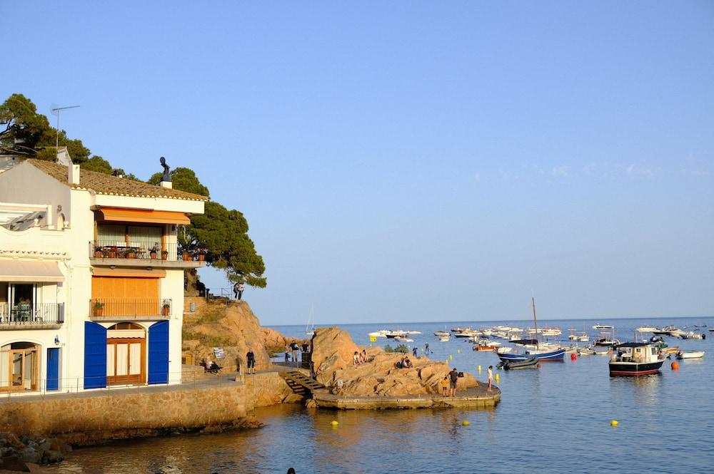 Hotel La Caleta De