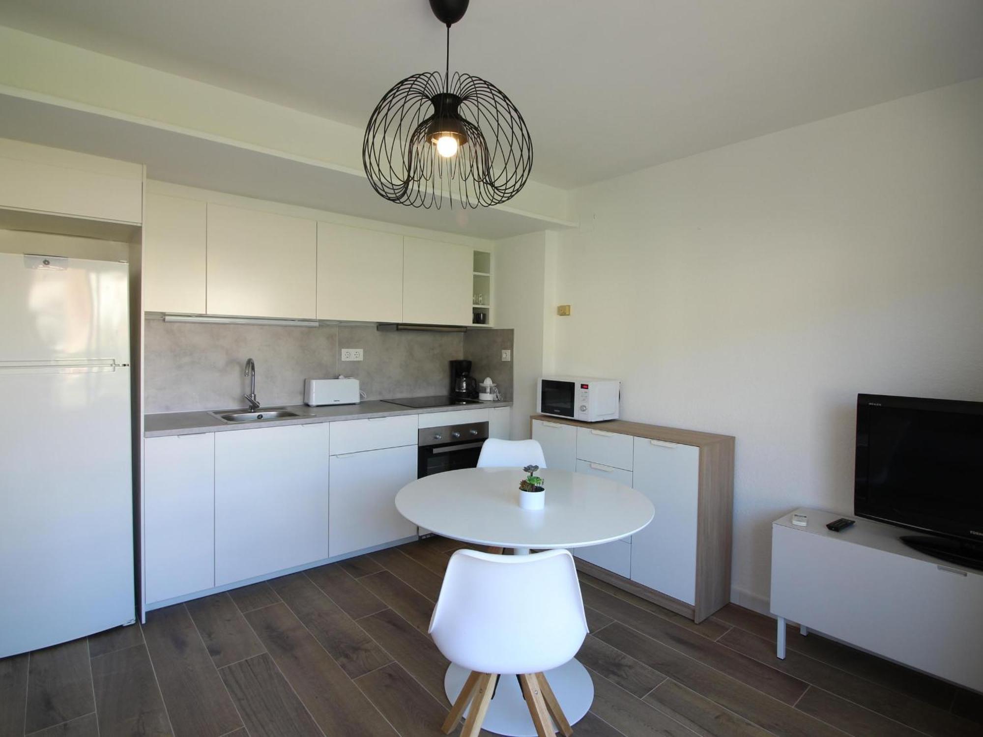Renovado En El Centro De A Solo 150m De La Playa, Ideal Parejas - Es-228-110 Apartment *