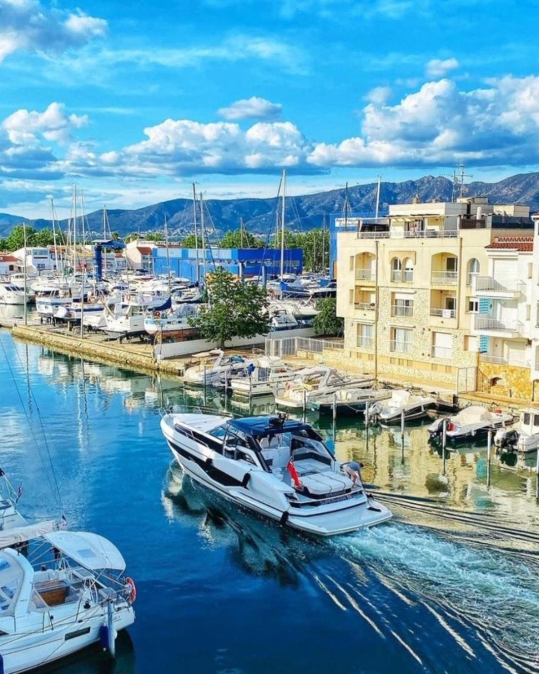 Unsejouraempuriabrava-terrasse-vue -clime- Wifi Parking Empuriabrava