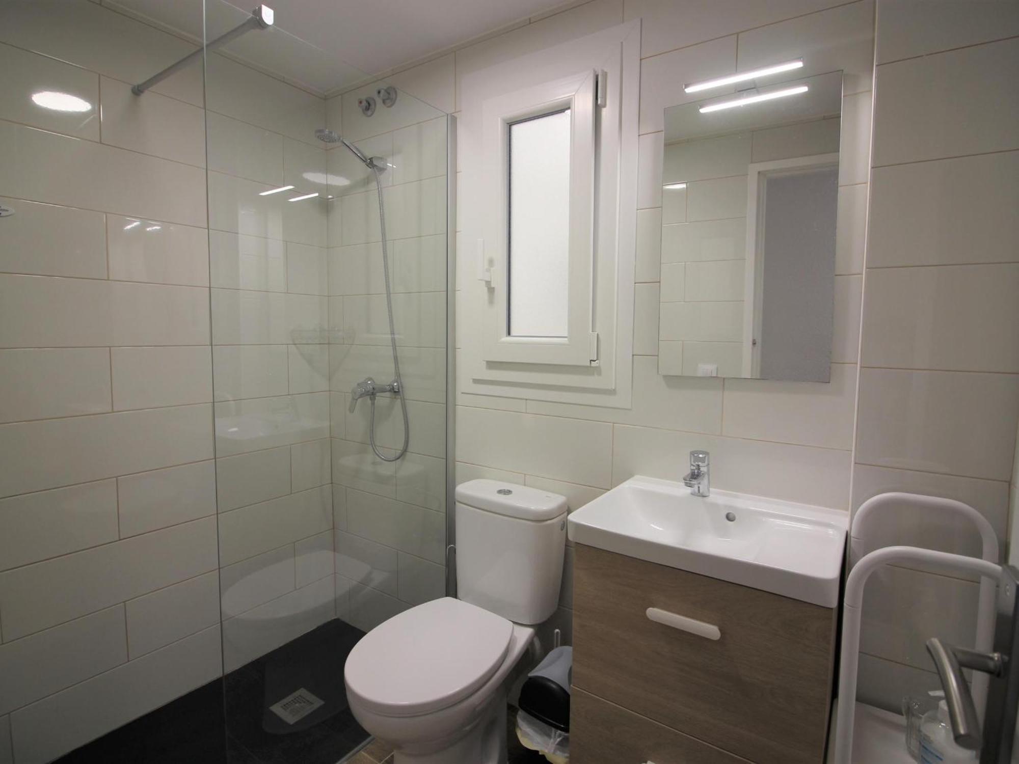 Renovado En El Centro De A Solo 150m De La Playa, Ideal Parejas - Es-228-110 *