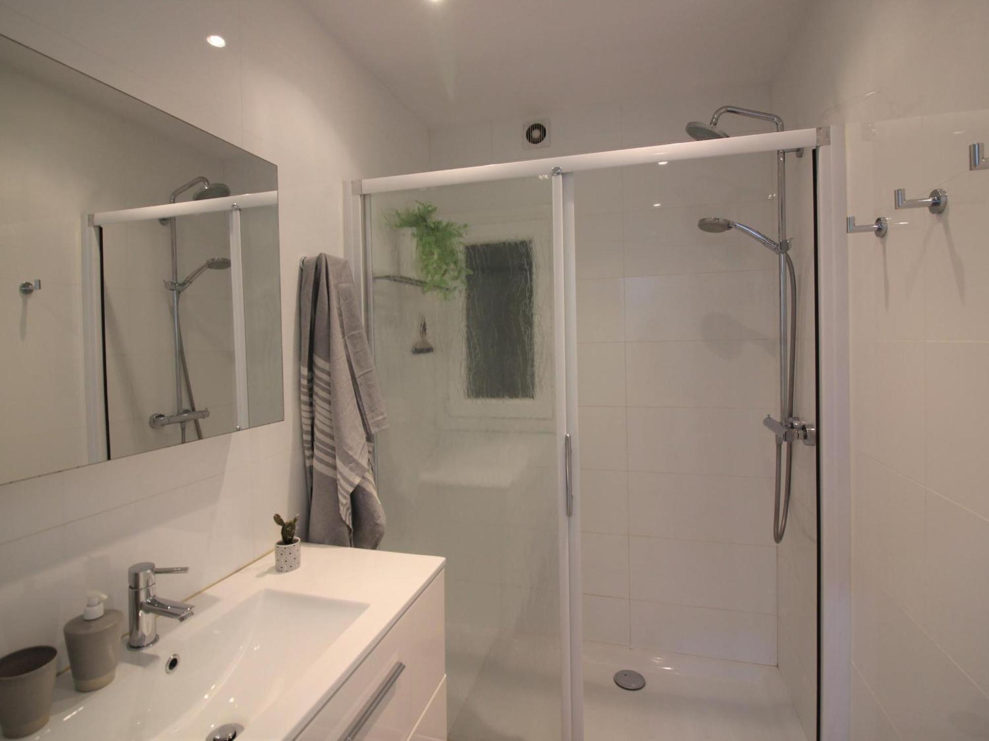 Renovado A 20m De La Playa En Con Terraza Y Parking - Es-228-124 Apartamento