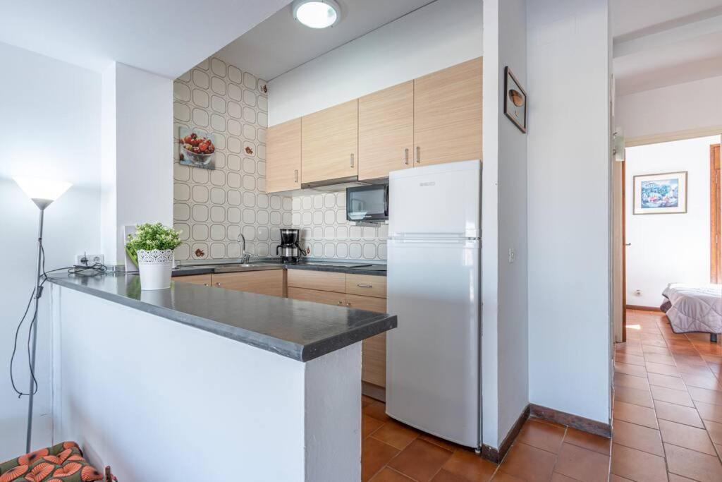 Apartamento 141-empurialola- Con Piscinas En El Centro Y Cerca Del Mar