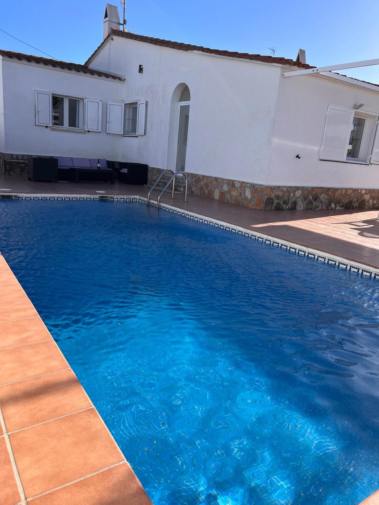 Om, Piscina Privada, Aire Acondicionado Free Villa