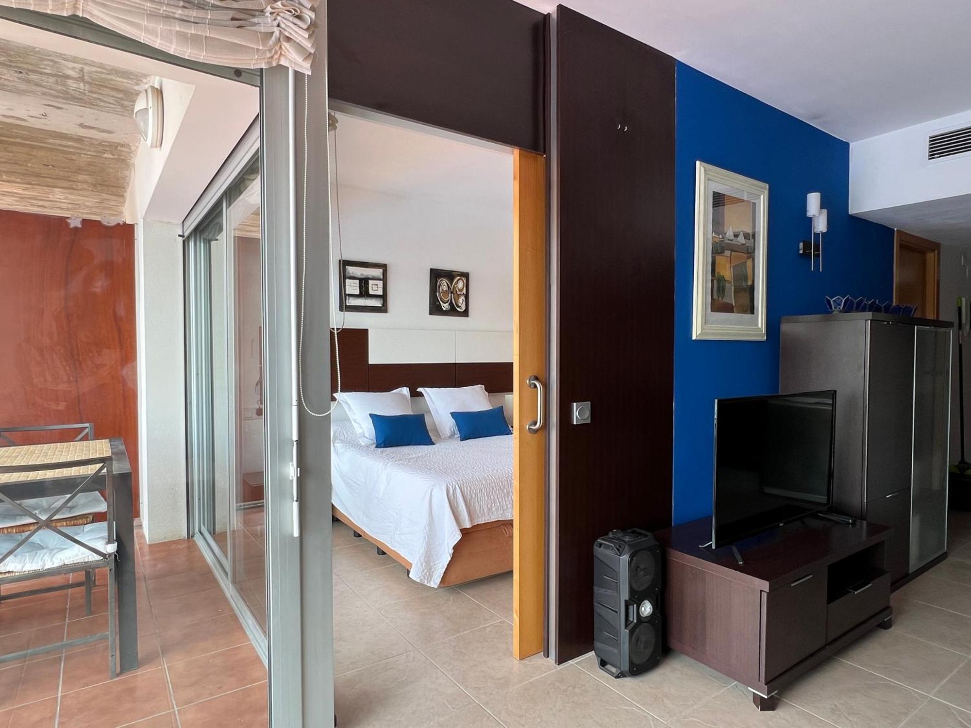 Blau Frente A Canales Y Puestas De Sol De Apartamento